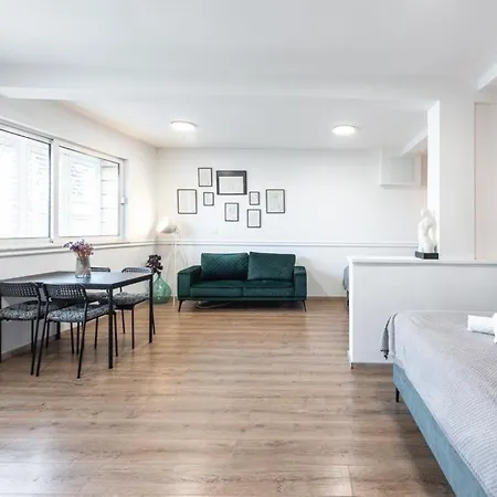 Allineeddubrovnik Choose Between Double Or Penthouse Or Free Parking Lägenhet *